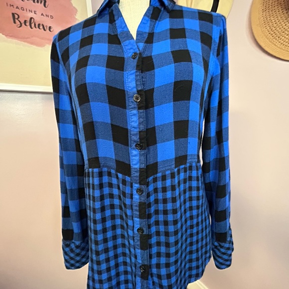 Beautiful black and royal blue soft flannel shirt. Very dressy looking. - Picture 10 of 10